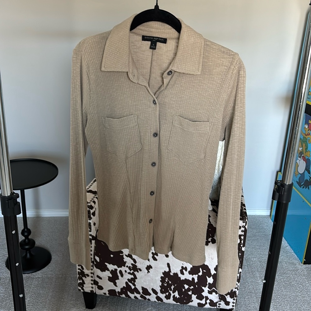 Banana Republic tan button top